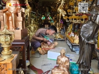 Quy trình sửa nguội tượng Dược Sư bằng đồng – Cắt tỉa từng chi tiết để tạo nên pho tượng có hồn