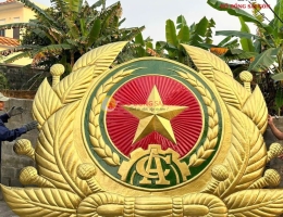 Huy hiệu Công an bằng đồng cao 3m