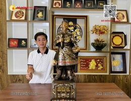 TƯỢNG TRẦN QUỐC TUẤN KHẢM NGŨ SẮC CAO 68CM